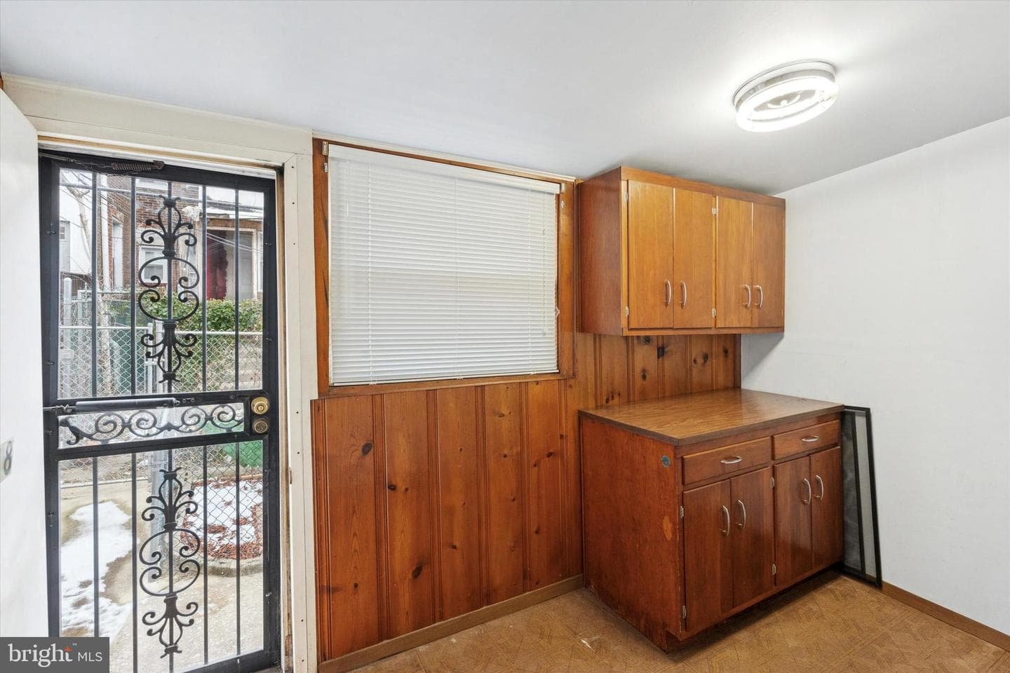 818 S Vogdes Street photo 11