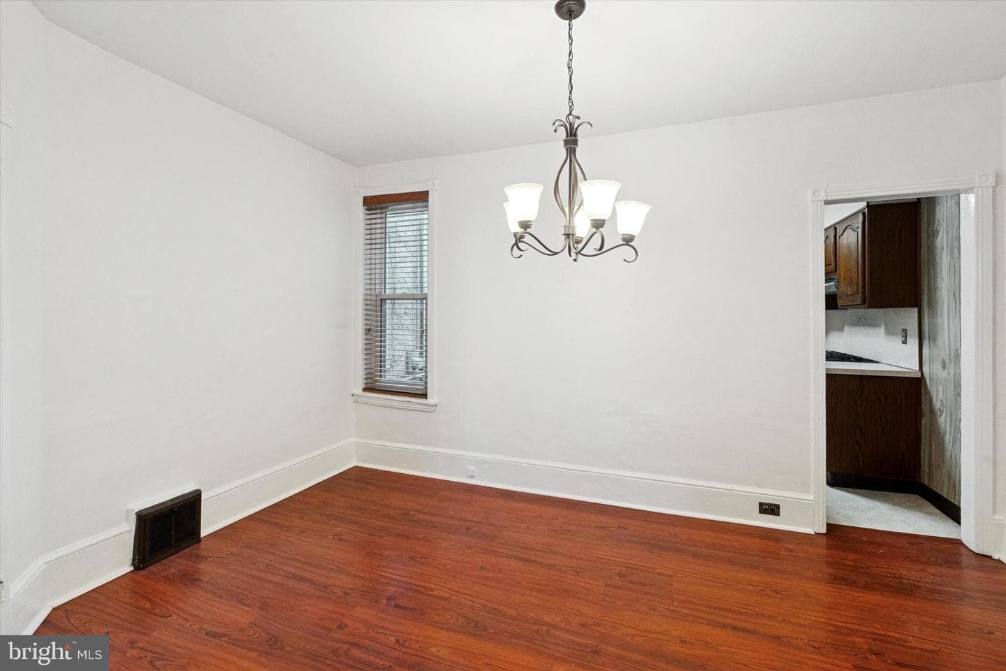 818 S Vogdes Street photo 5