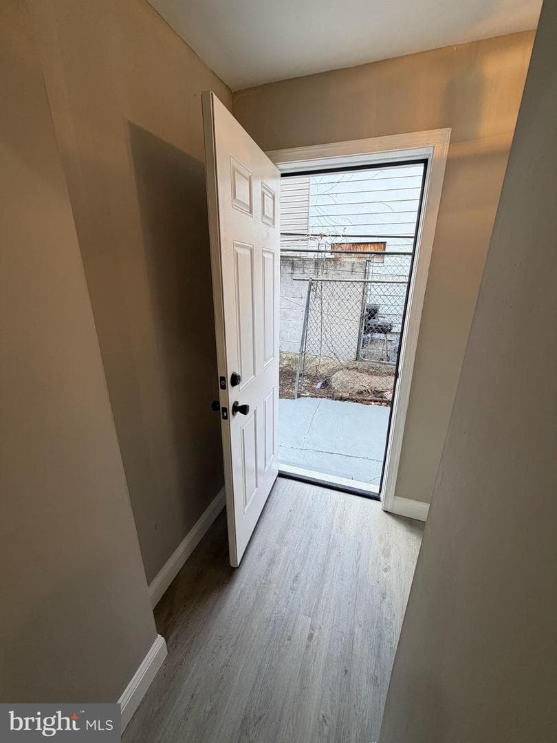 2712 N Hicks Street photo 3