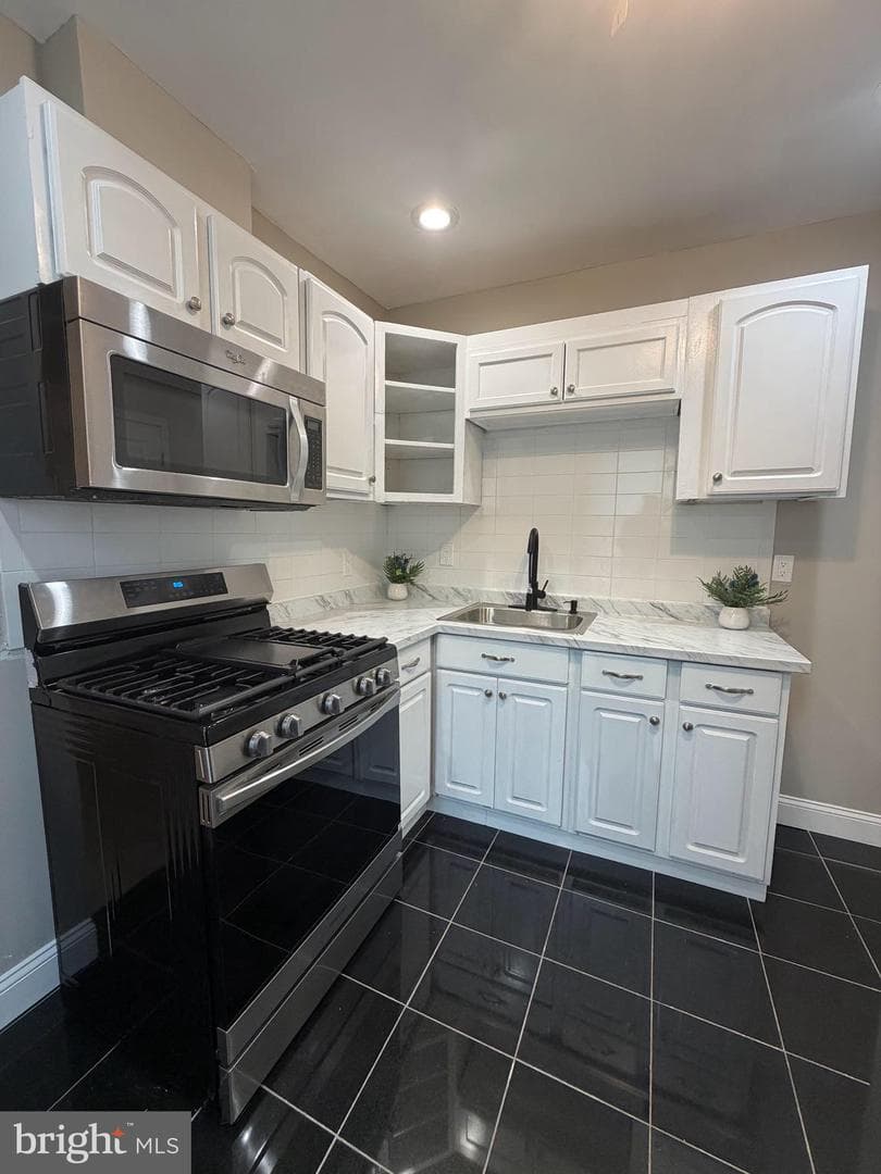 2712 N Hicks Street photo 7
