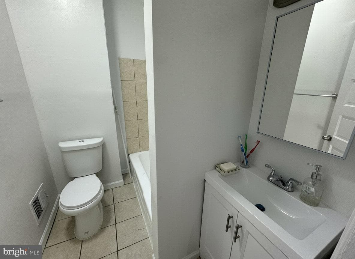 229 W Sheldon Street photo 4