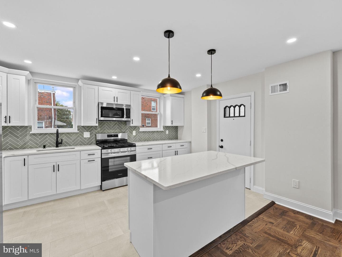 1007 E Dorset Street photo 12