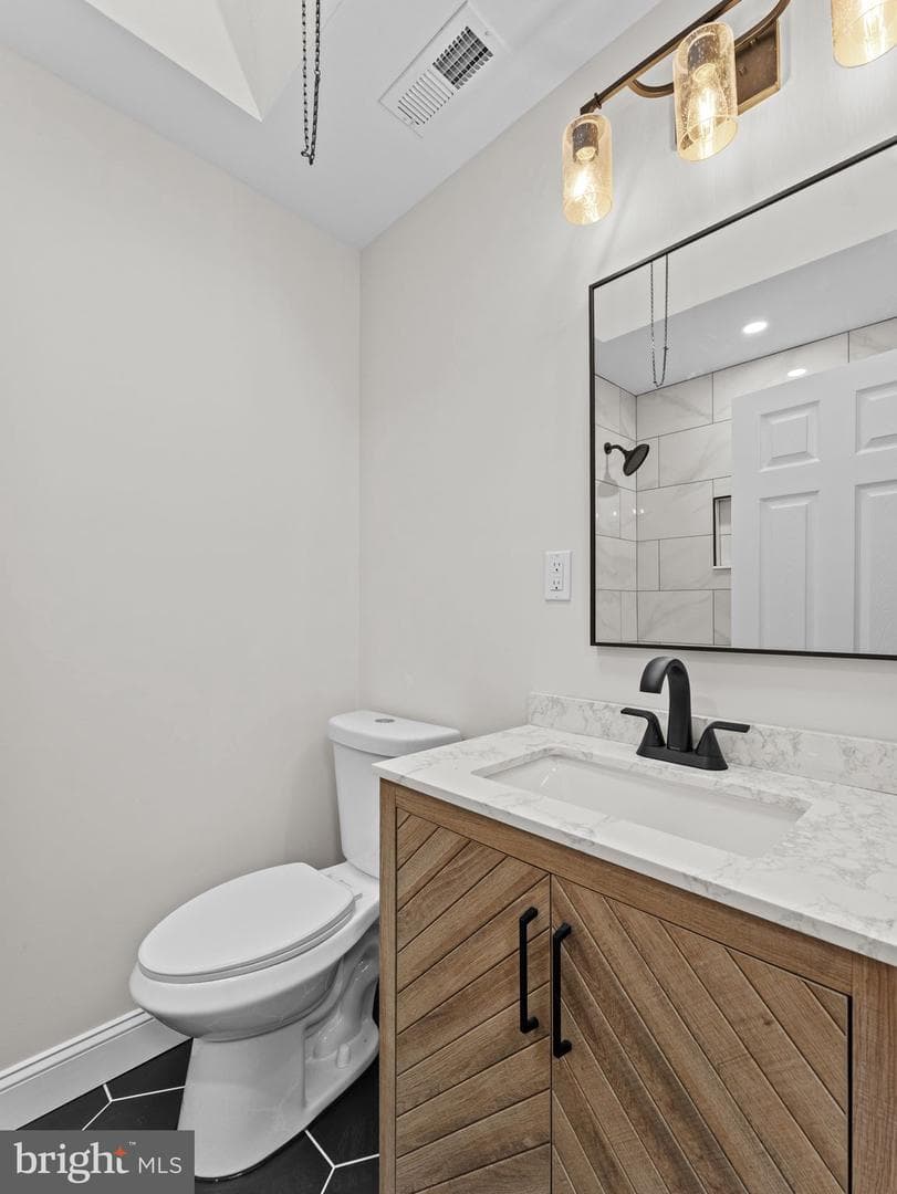 1007 E Dorset Street photo 24