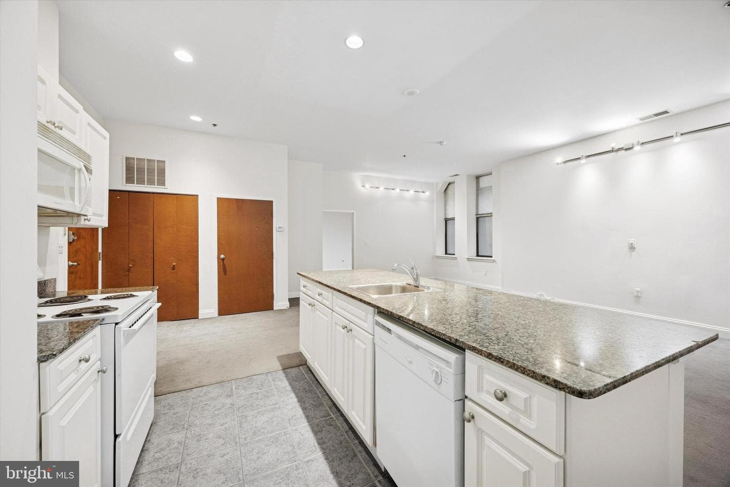 1001 Chestnut Street #205w photo 5