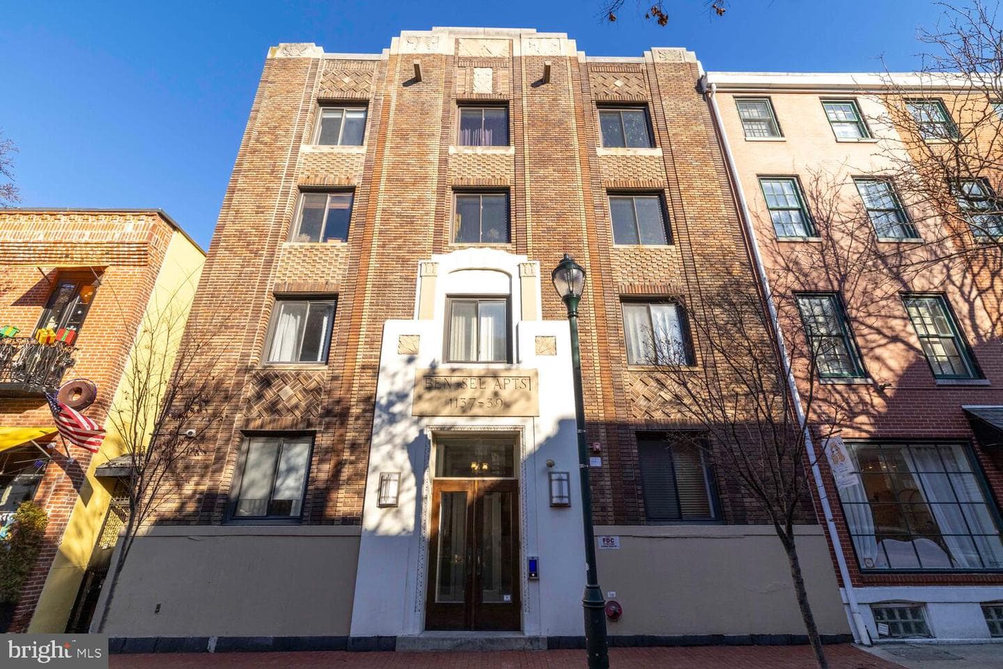 1137 Pine Street E #300