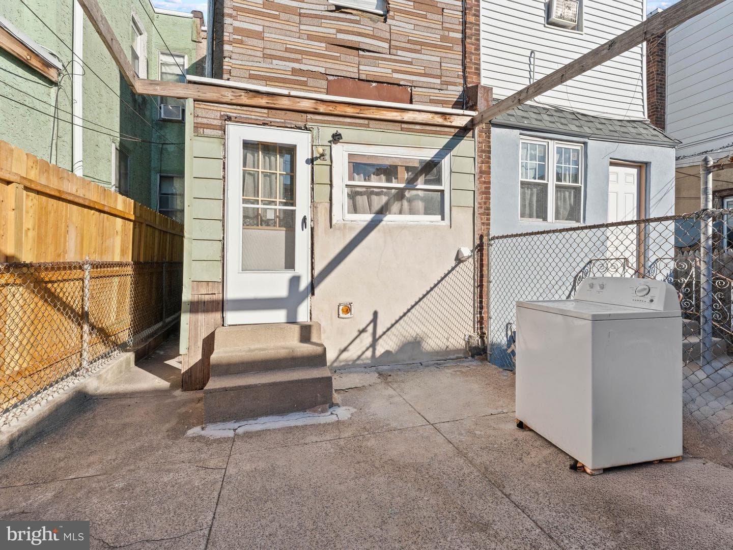 944 E Russell Street photo 22