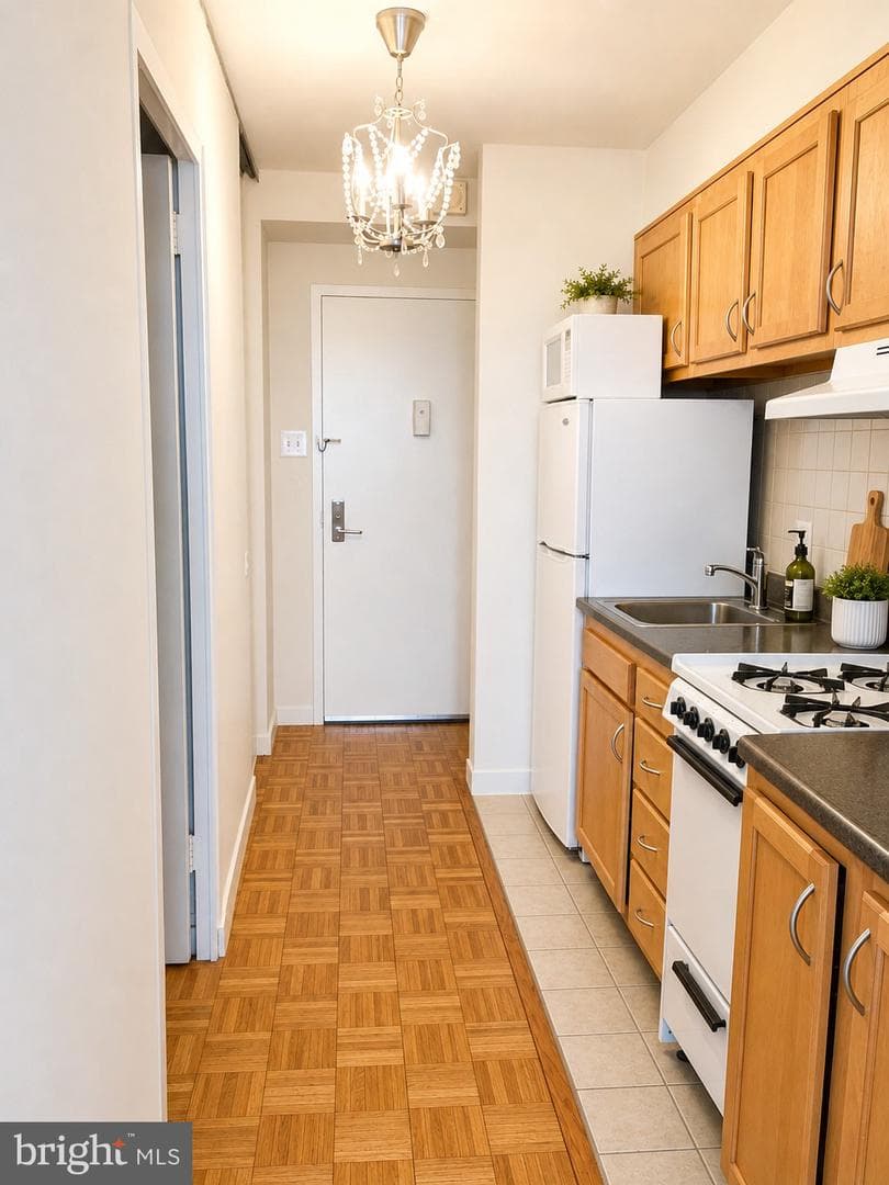 604 S Washington Square #713 photo 5