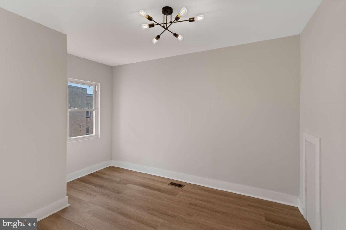 366 E Wister Street photo 19