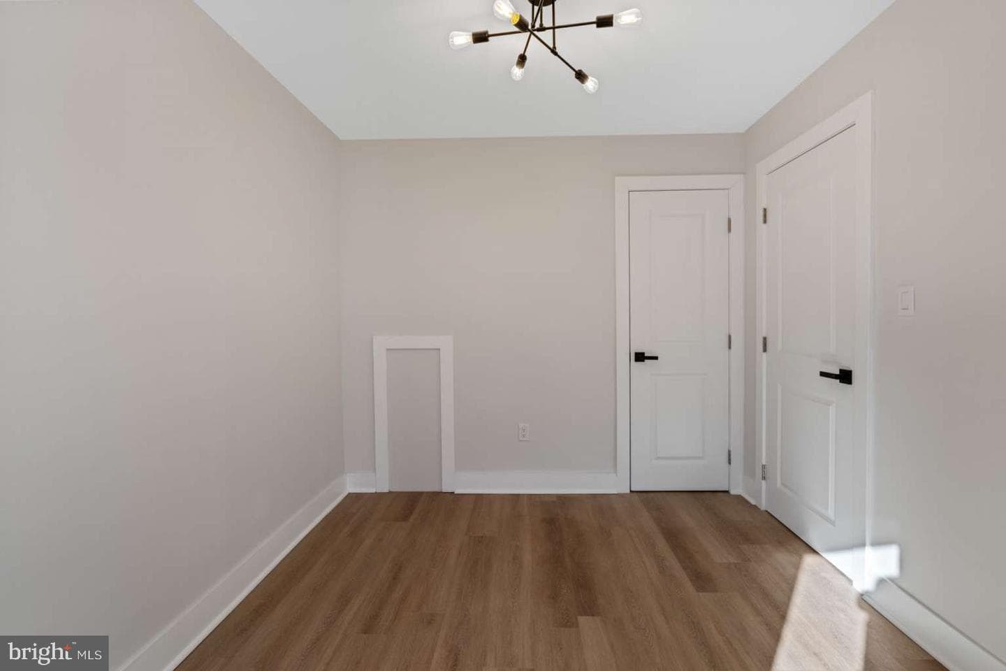 366 E Wister Street photo 20