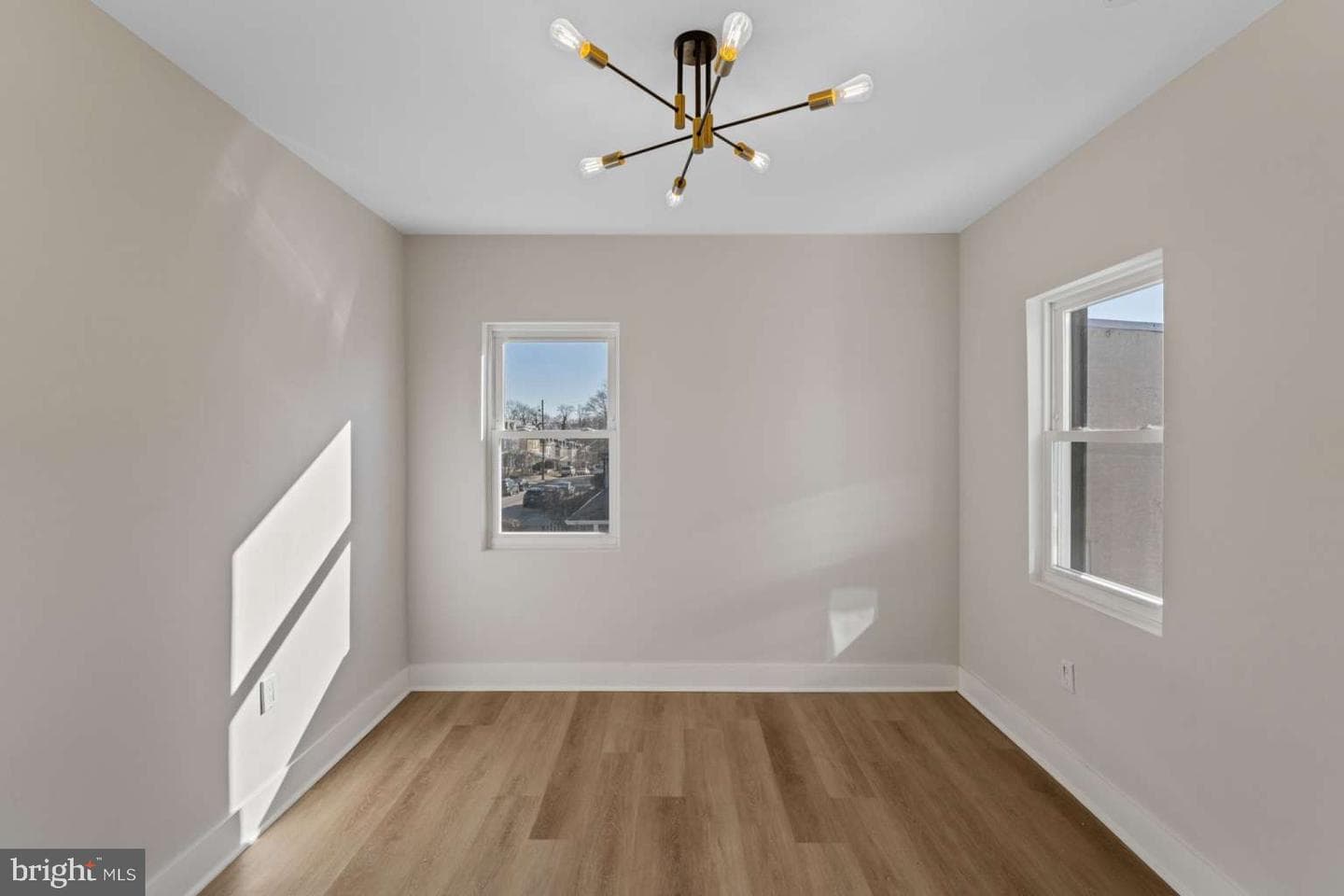 366 E Wister Street photo 21