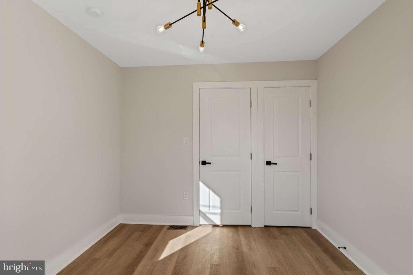 366 E Wister Street photo 22