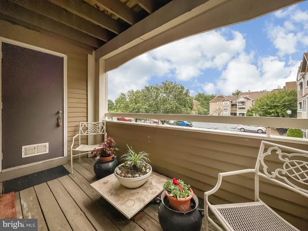 72203 Delaire Landing Road #203 photo 24