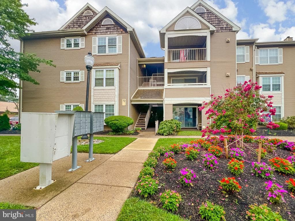72203 Delaire Landing Road #203 photo 3
