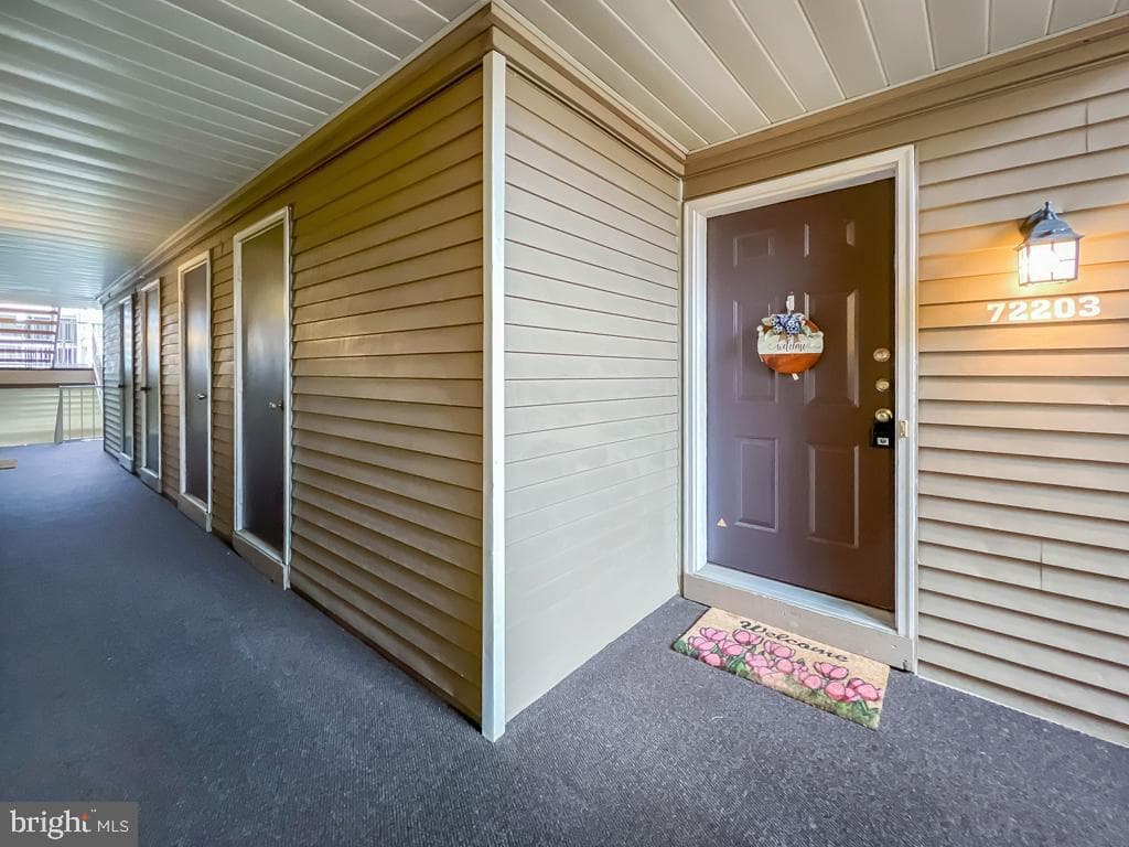 72203 Delaire Landing Road #203 photo 5
