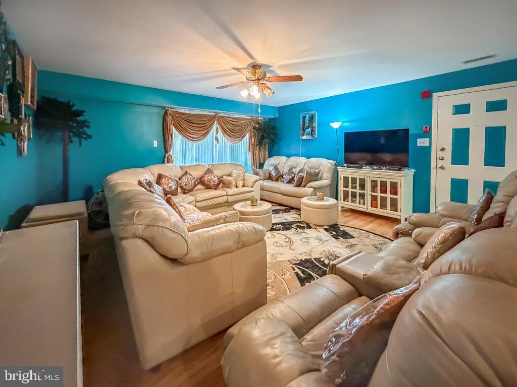 72203 Delaire Landing Road #203 photo 6