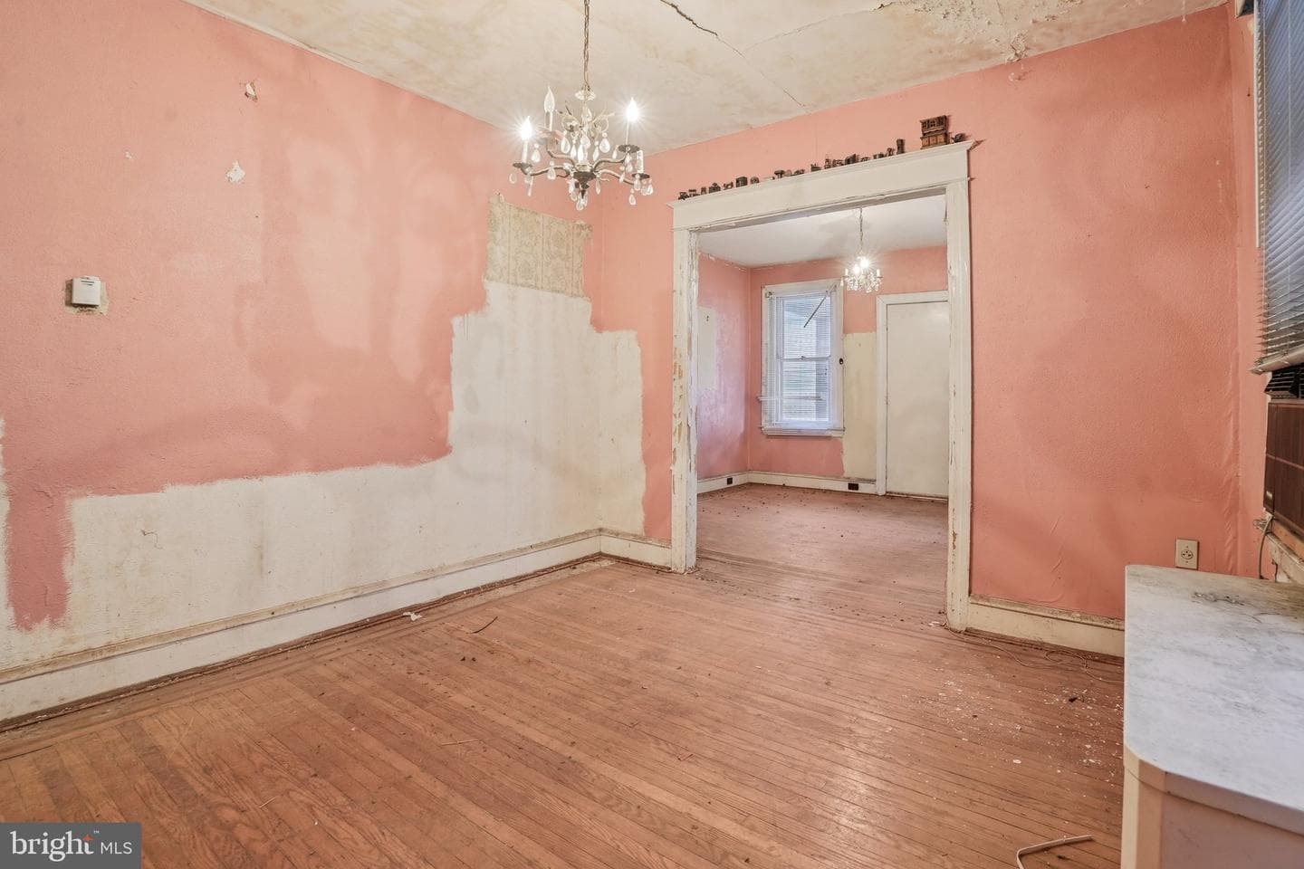 5322 James Street photo 10