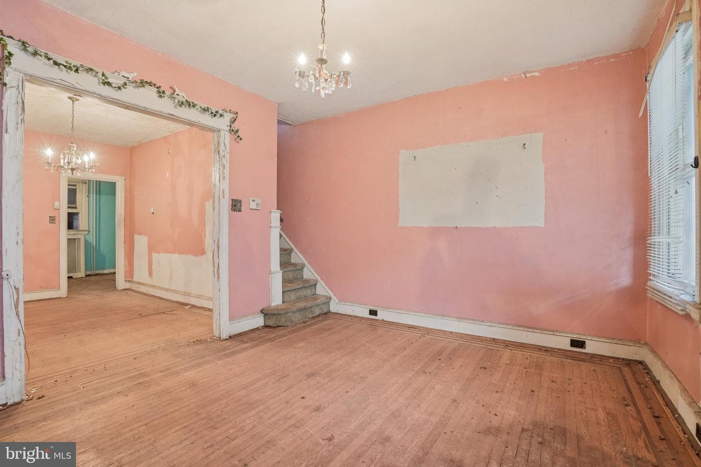 5322 James Street photo 5