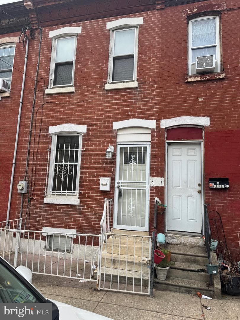 2624 N Howard Street photo 1