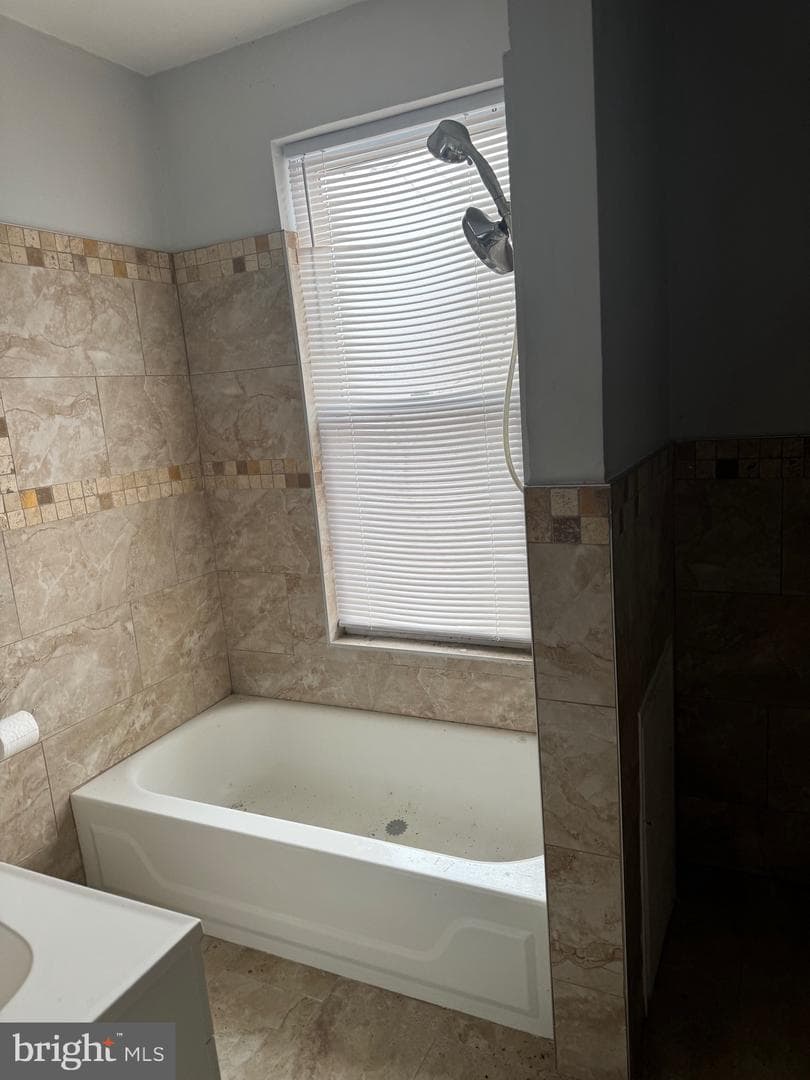 2624 N Howard Street photo 10
