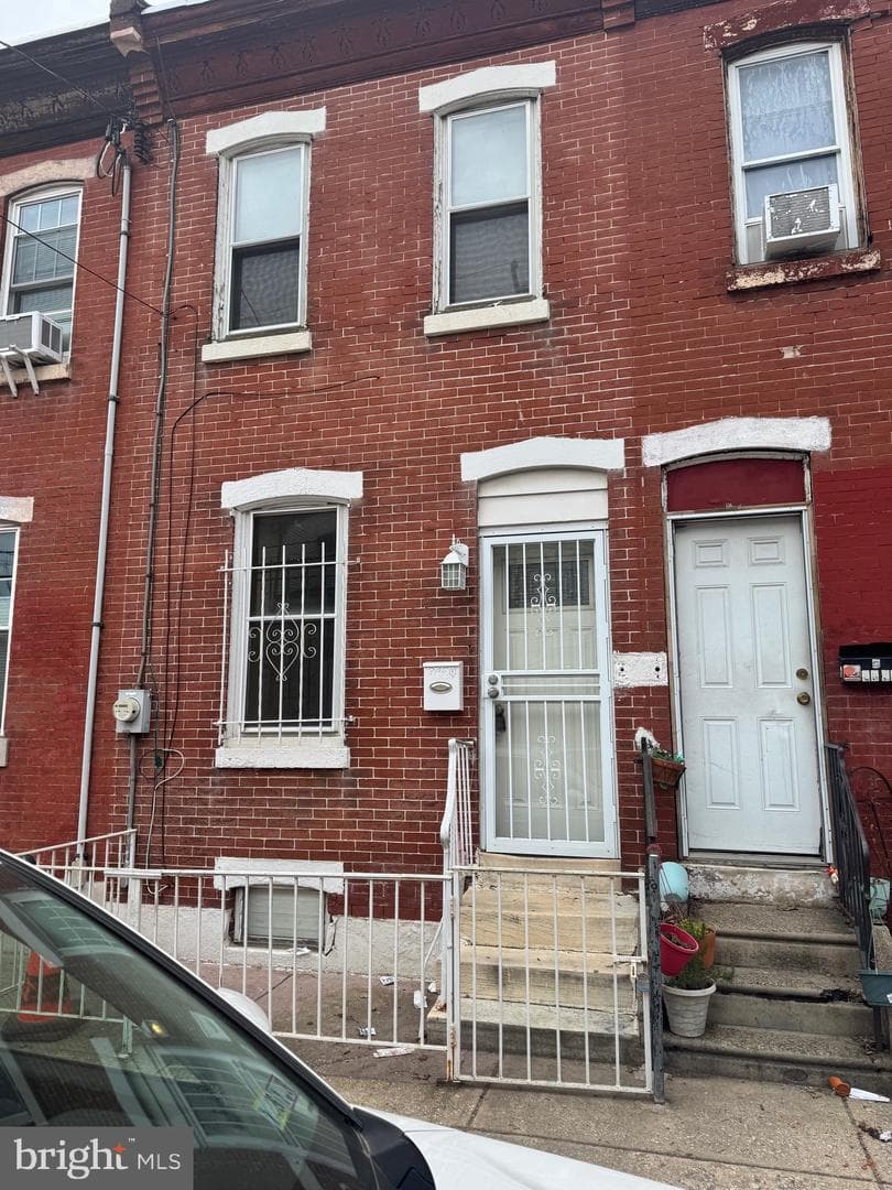 2624 N Howard Street photo 2
