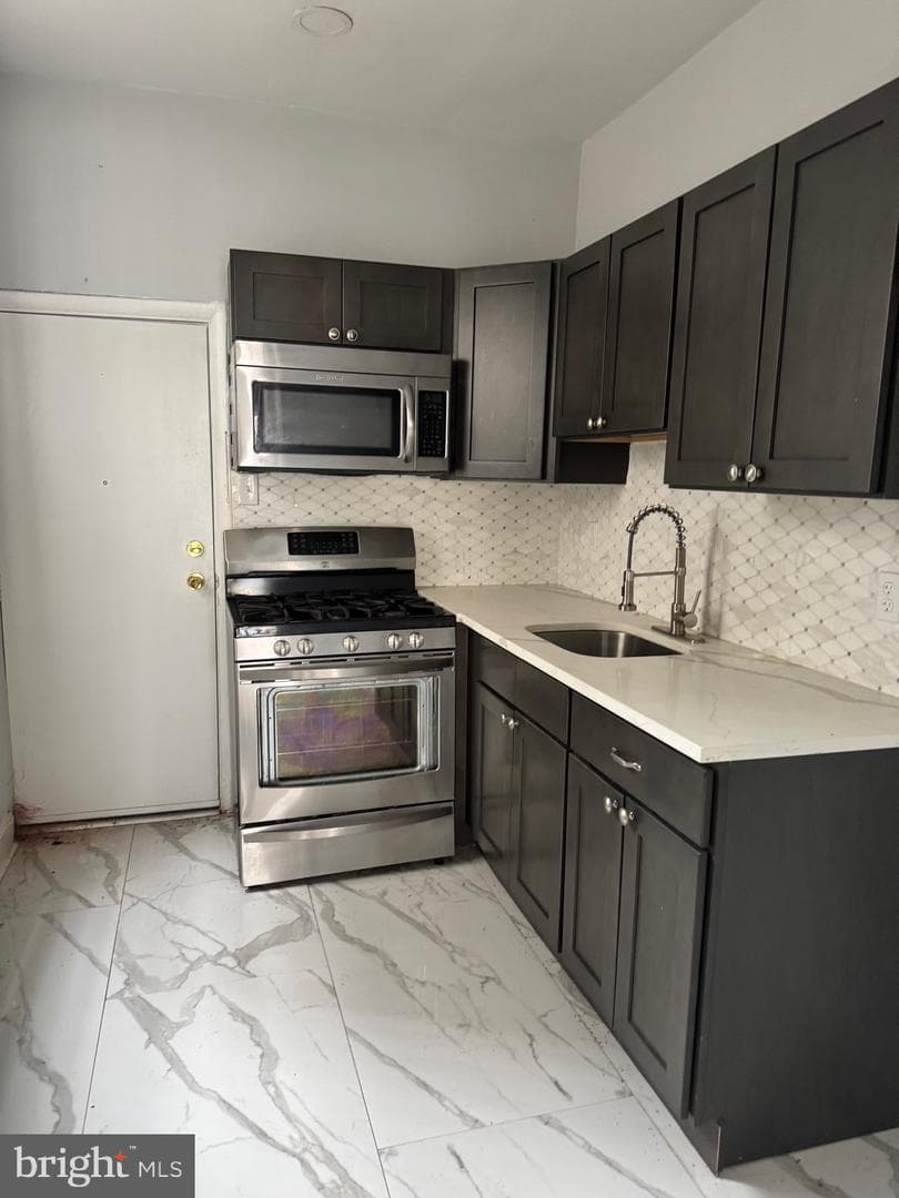 2624 N Howard Street photo 4