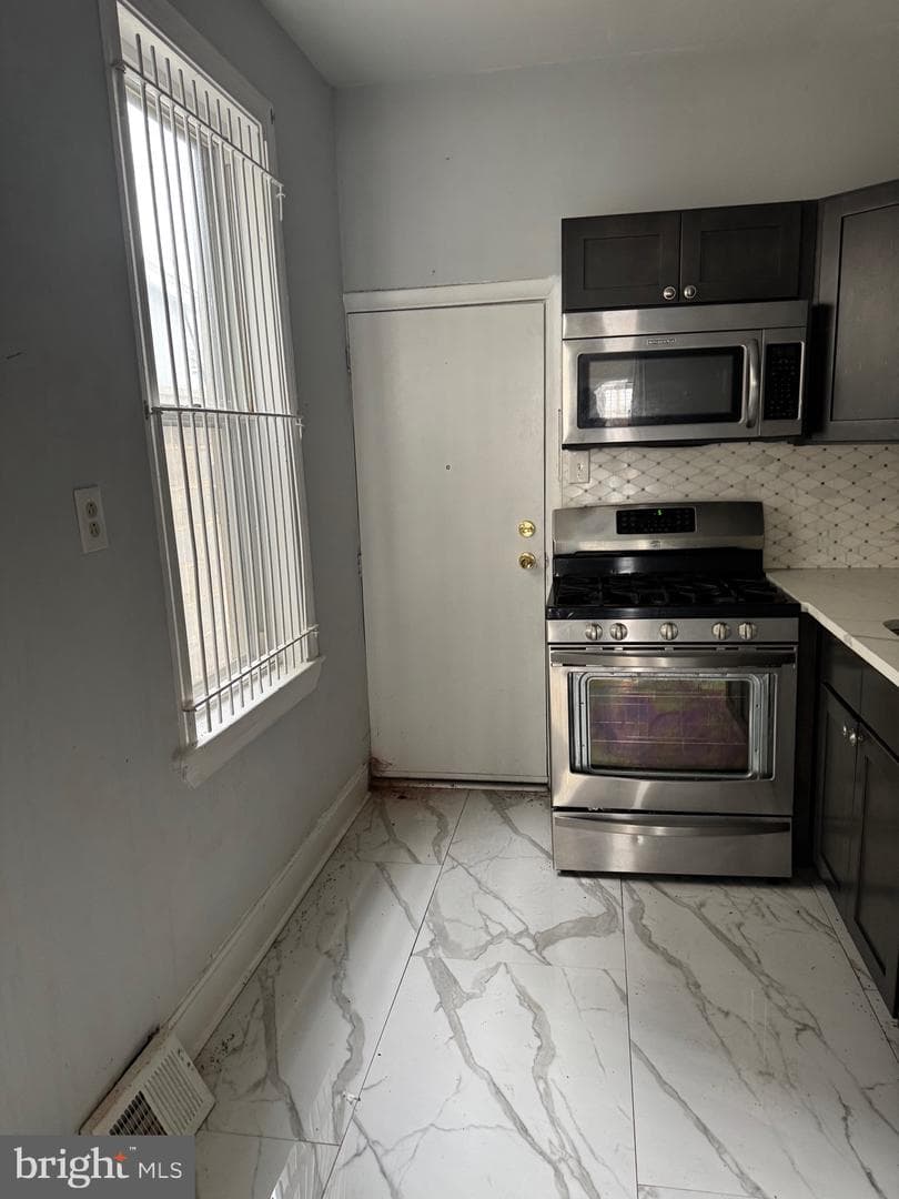 2624 N Howard Street photo 5