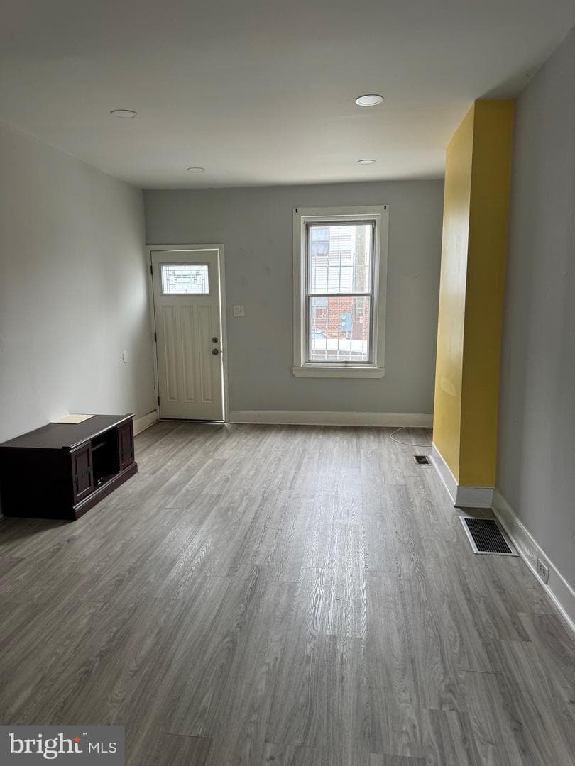 2624 N Howard Street photo 6