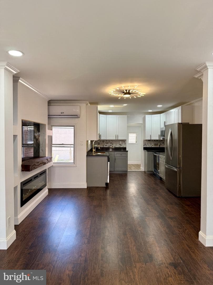 6824 Rodney Street photo 5