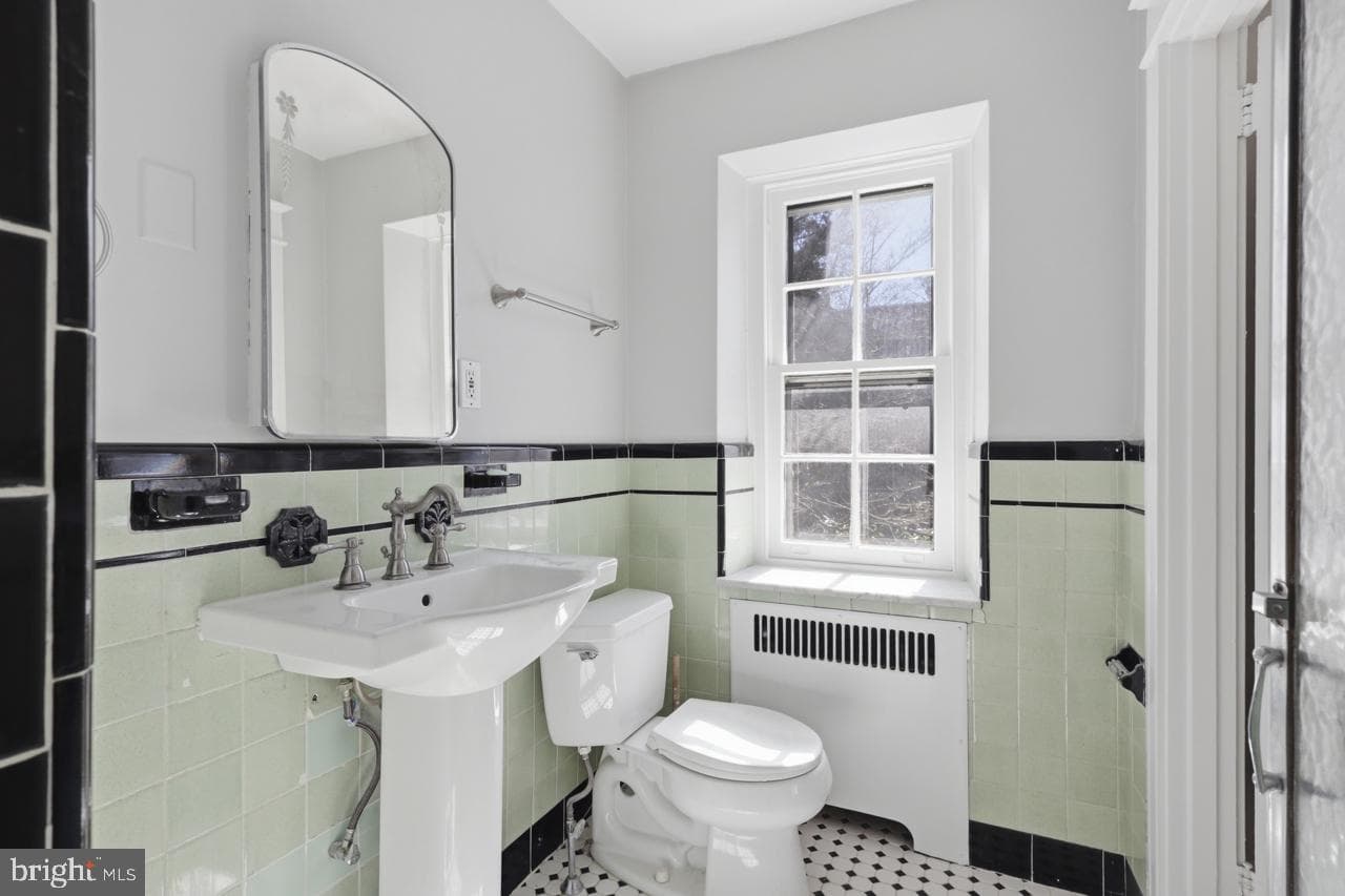 436 E Durham Street photo 20