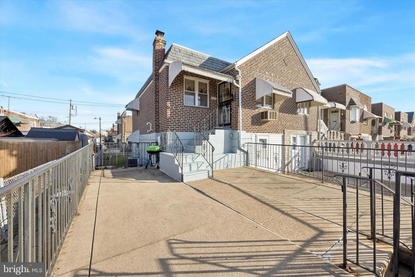 4337 J Street photo 3