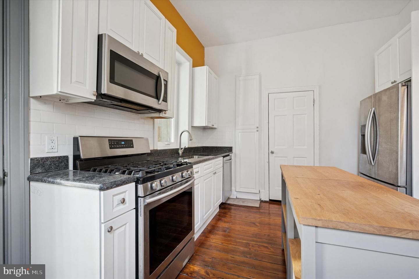 235 W Winona Street photo 16