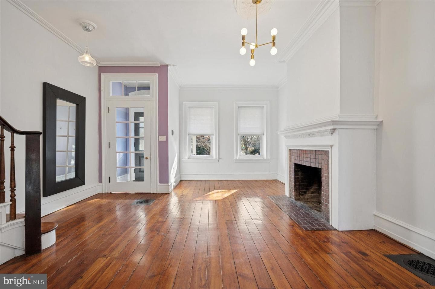 235 W Winona Street photo 8
