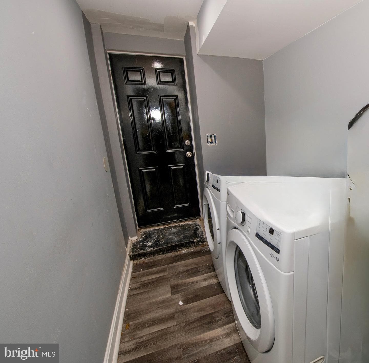 4930 Pulaski Avenue photo 17