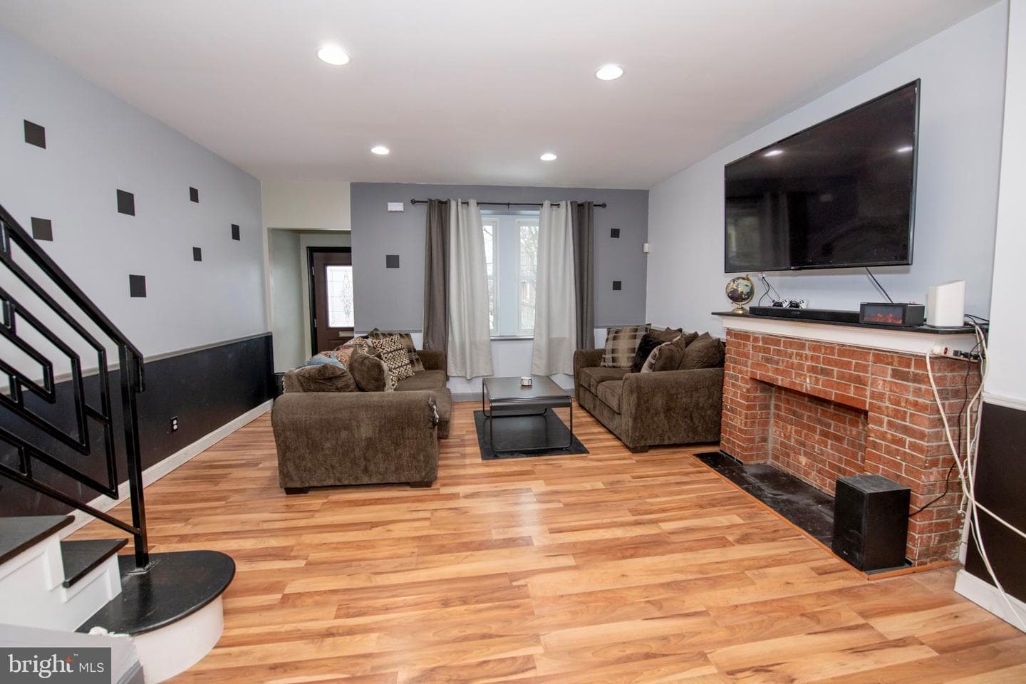 4930 Pulaski Avenue photo 4