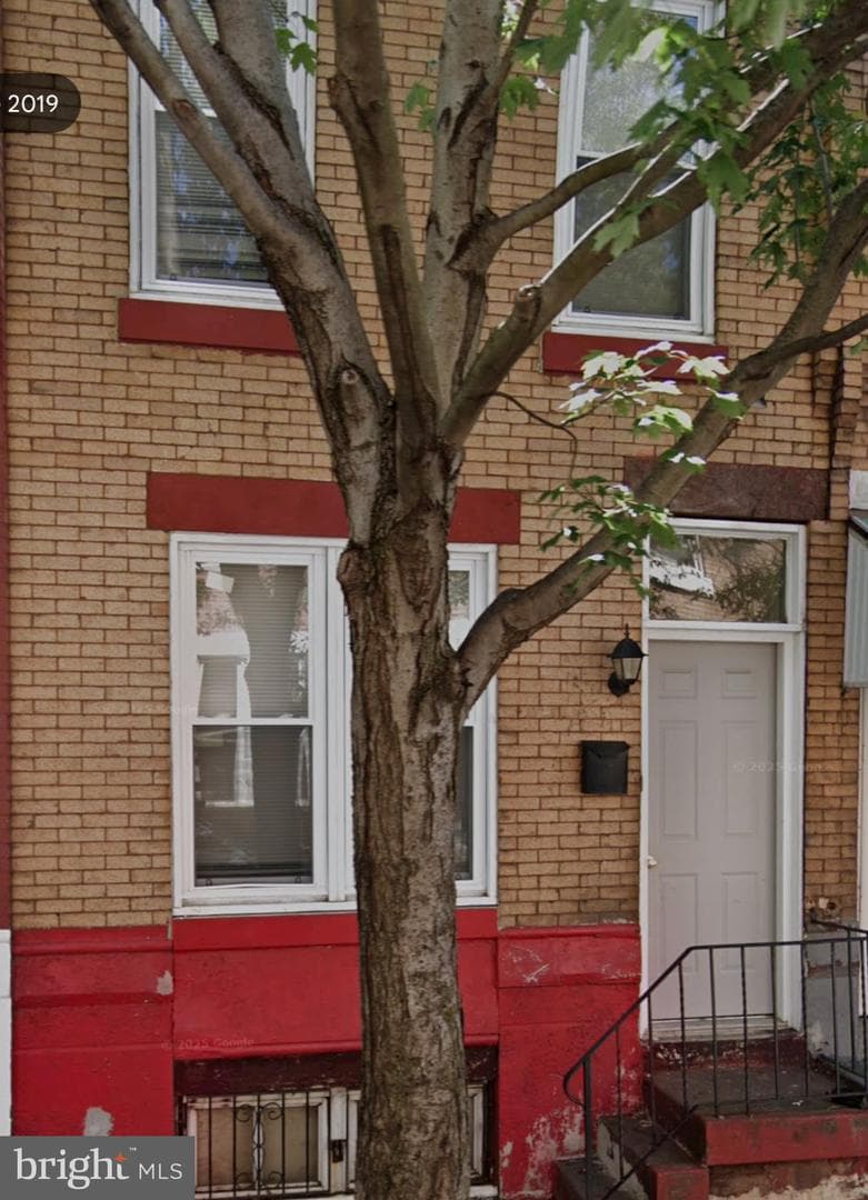 2615 N Hollywood Street photo 1