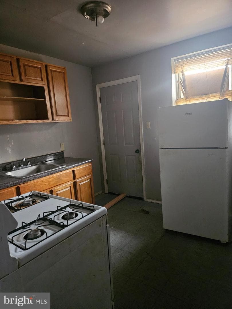 2615 N Hollywood Street photo 4