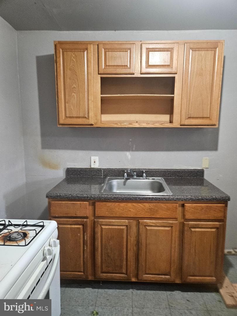 2615 N Hollywood Street photo 6