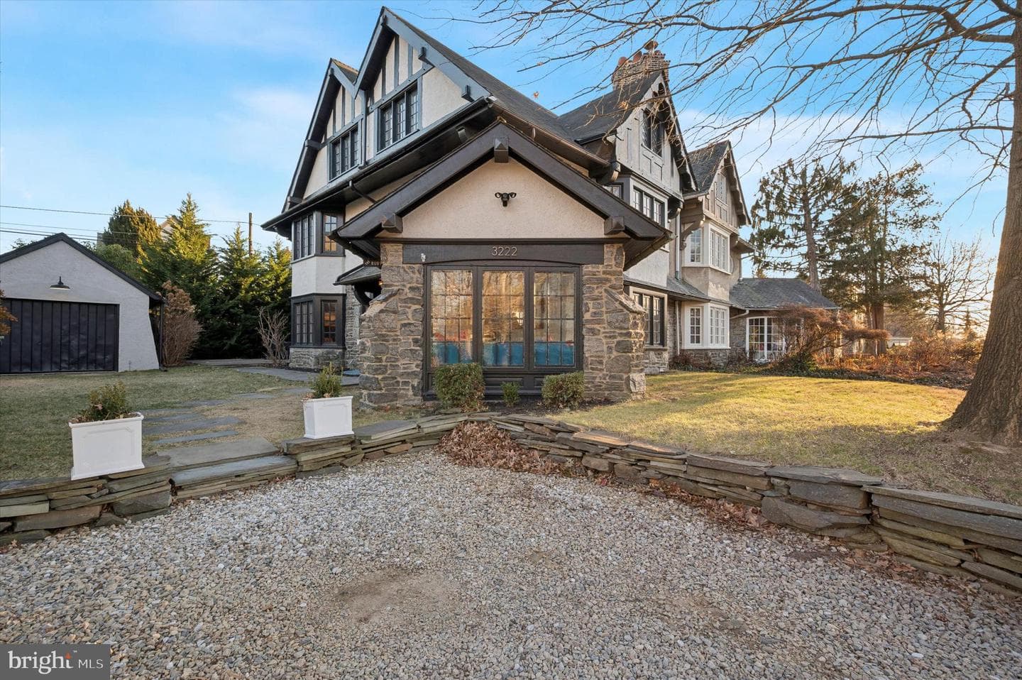 3222 W Penn Street photo 2