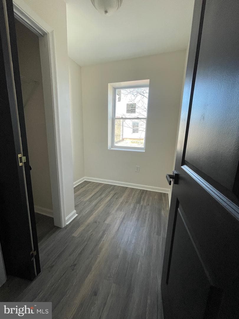 2704 S Marshall Street photo 19