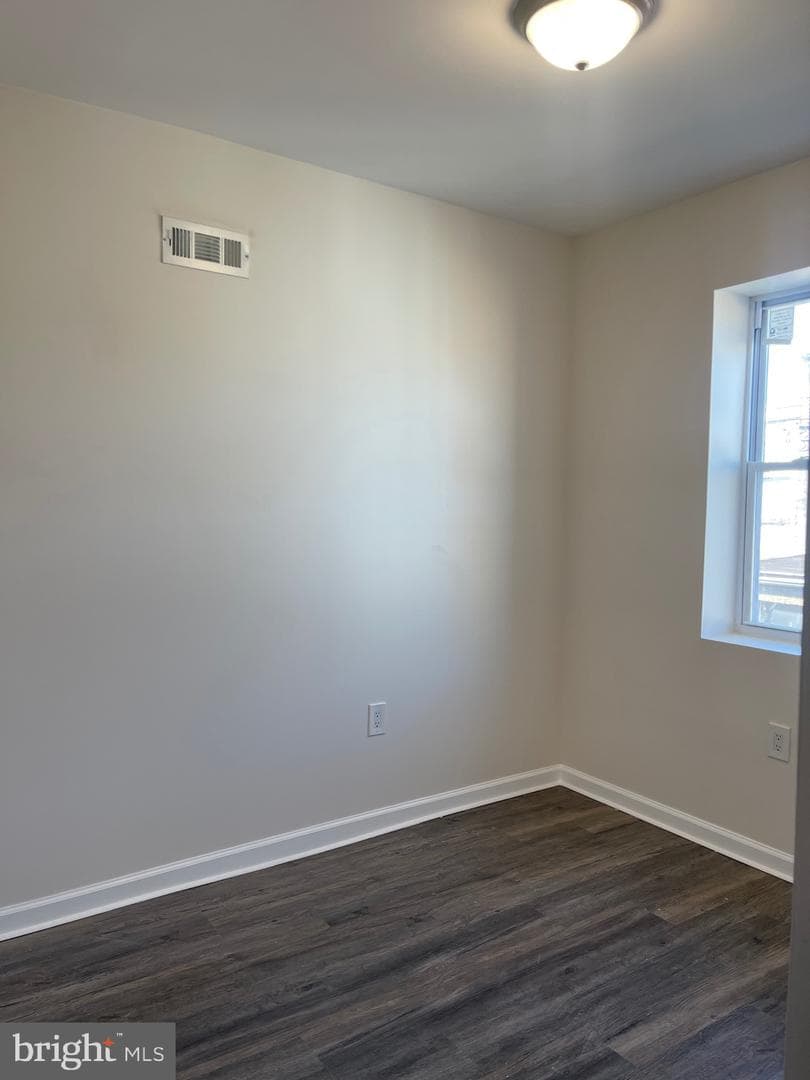 2704 S Marshall Street photo 24