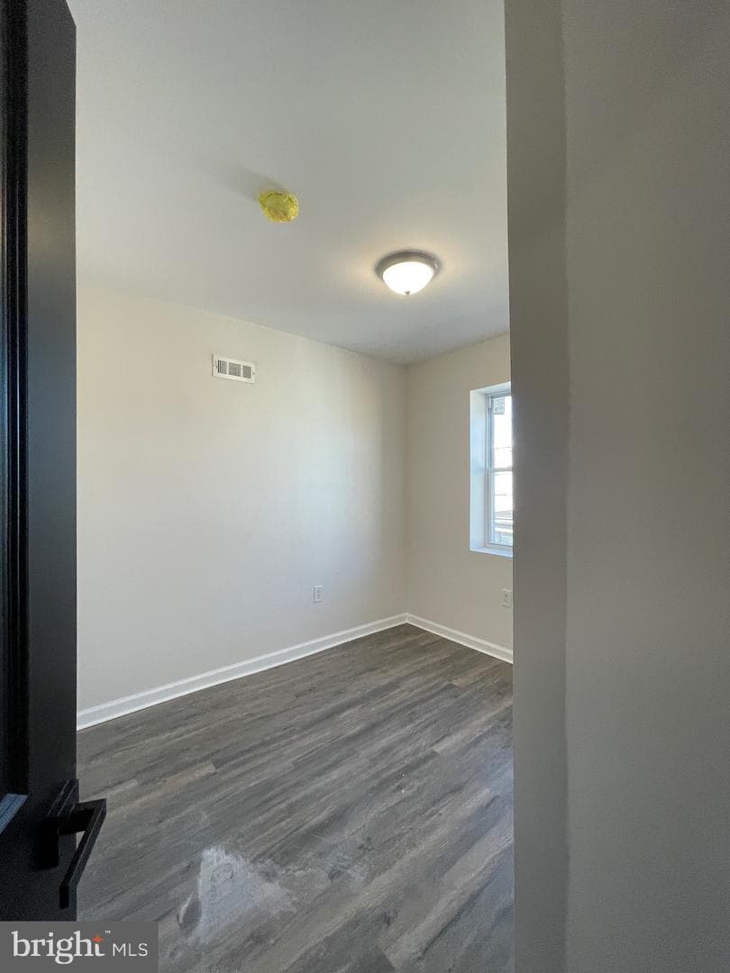 2704 S Marshall Street photo 25