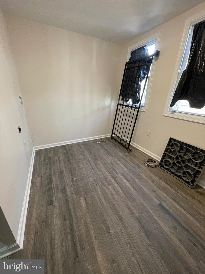 2704 S Marshall Street photo 41