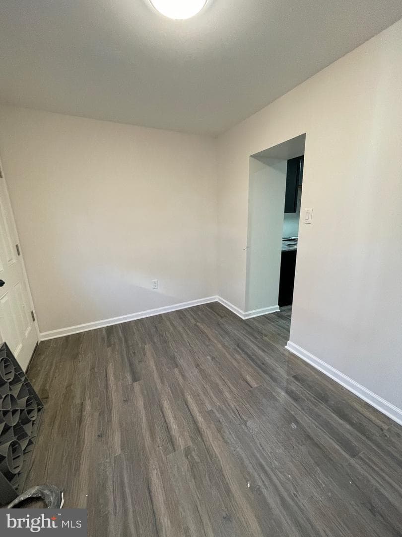 2704 S Marshall Street photo 43