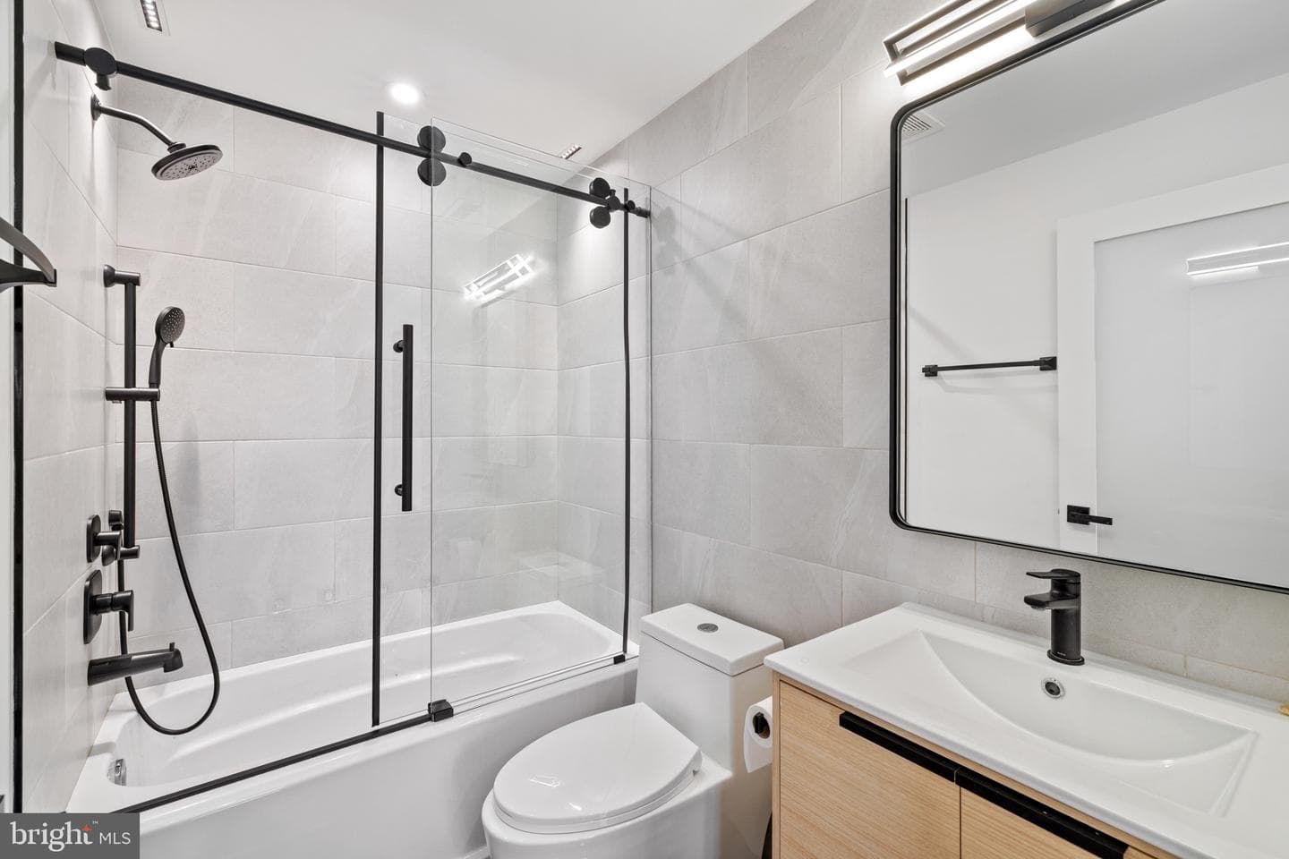 2130 Spring Street photo 20
