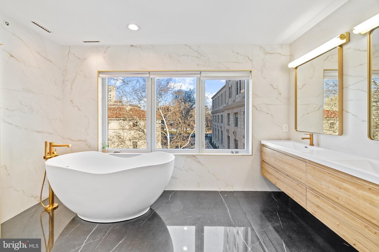 2130 Spring Street photo 35