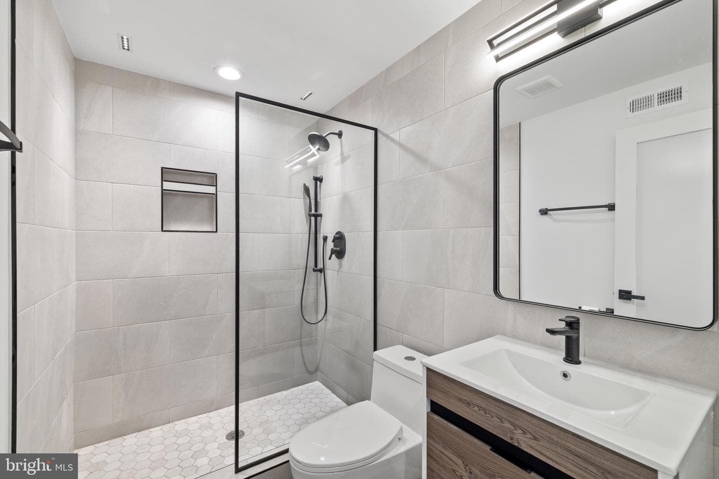 2130 Spring Street photo 43