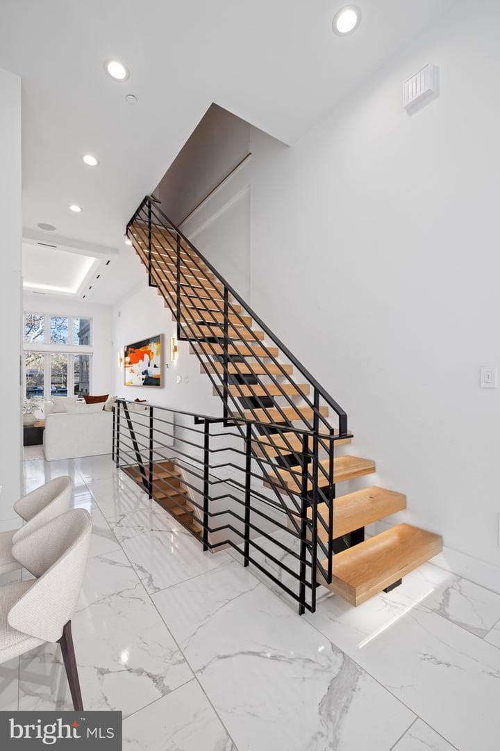 2130 Spring Street photo 9