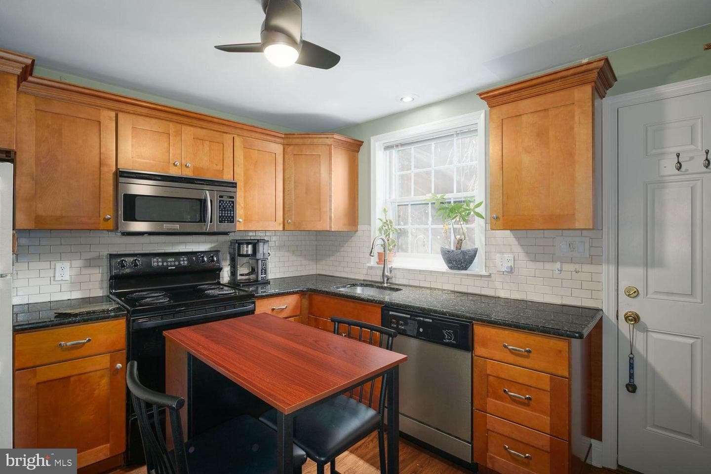 124 Catharine Street #b photo 3