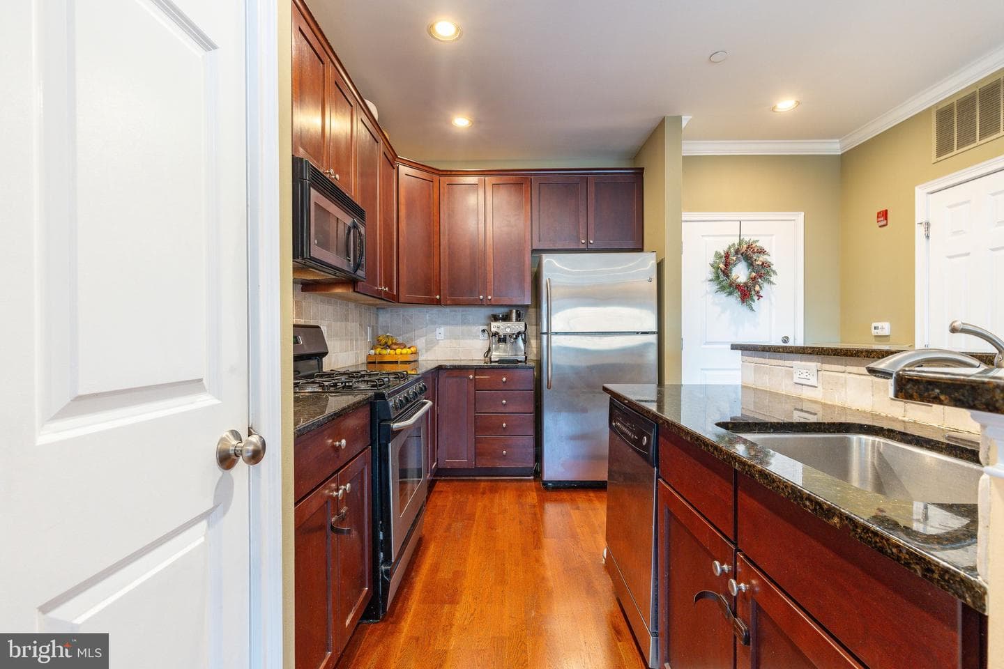 500 Admirals Way #214 photo 5