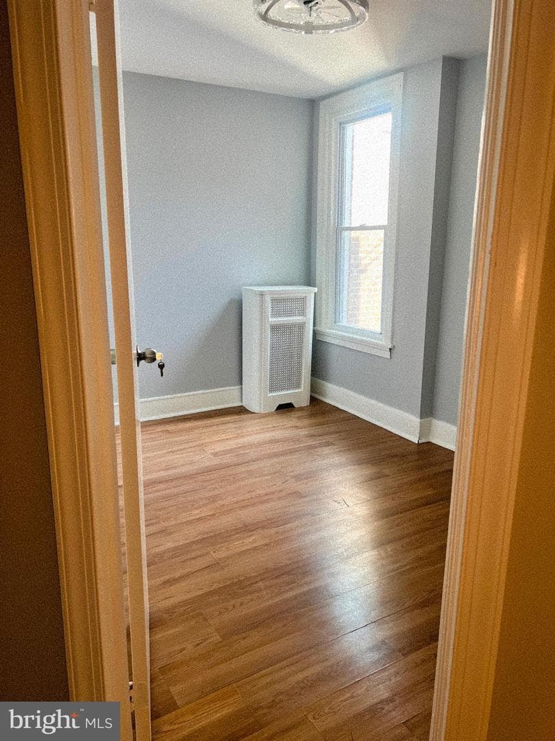 561 E Cheltenham Avenue photo 9